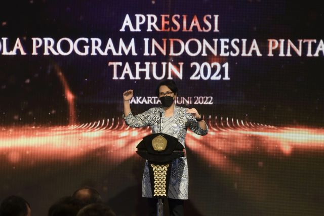 Kemendikbudristekdikti memberikan Apresiasi dan Penghargaan kepada Pengelola Propgram Indonesia Pintar (PIP). Sumber Foto: Kemendikbudristek.
